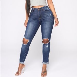 Ripped Knee fashion Nova jeans Size 9